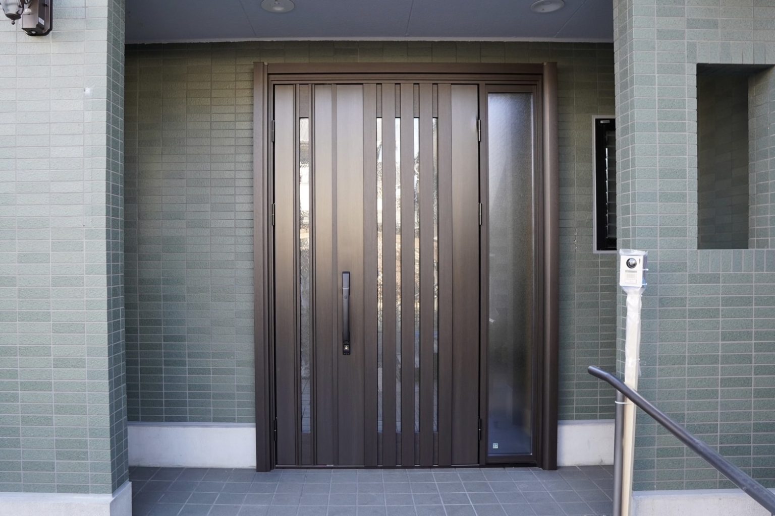 名古屋市北区　戸建住宅玄関ドア取替工事　YKK APドアリモ 片袖親子ドア